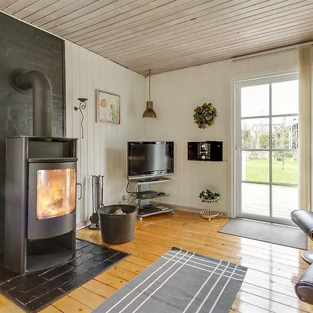 Three-bedroom Holiday In * Hals