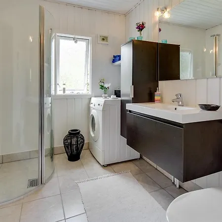 Three-bedroom Holiday In * Hals