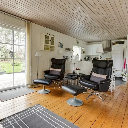Three-bedroom Holiday In * Hals