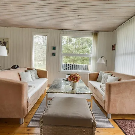 Three-bedroom Holiday In * Hals