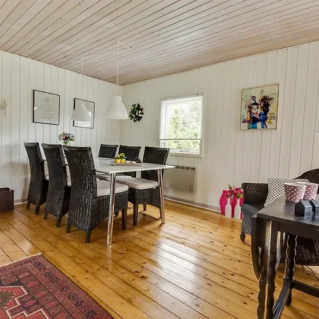 펜션 Three-bedroom Holiday In *